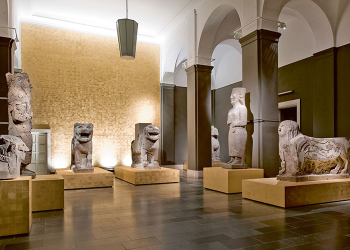 Die restaurierten Steinbilder vom Tell Halaf im Pergamonmuseum, Berlin 2011