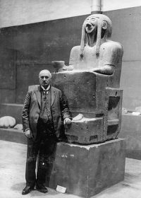 Oppenheim and the so-called Enthroned Goddess, 1930